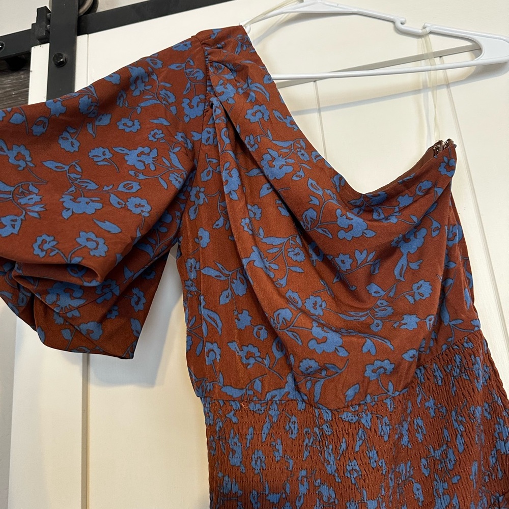 Entro One-Shoulder Dress in Brown and Blue Floral - Picture 2 of 3